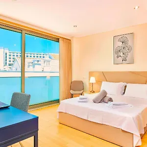  Holiday home Stunning Townhouse With Pool In Centre